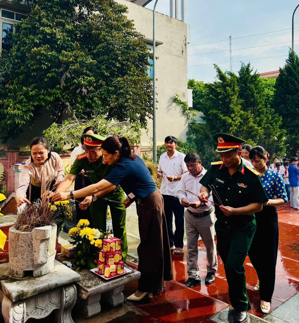 Anh-tin-bai